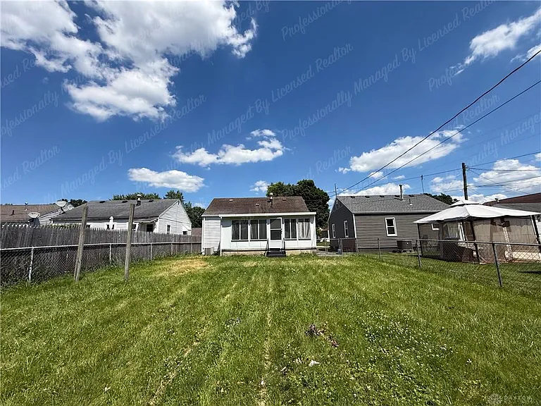 1261 Malden Ave — Photo 25