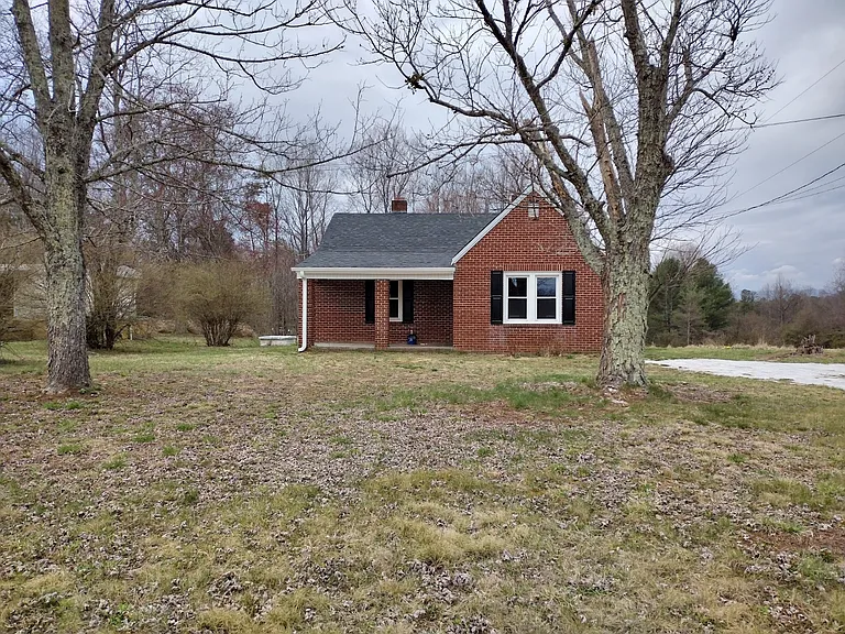 2779 Wards Gap Rd — Photo 2