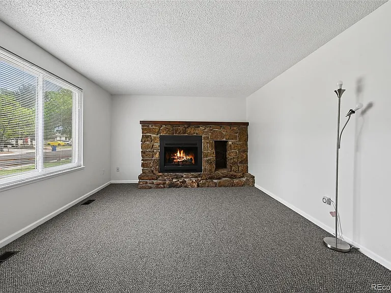 15140 E Columbia Dr — Photo 2