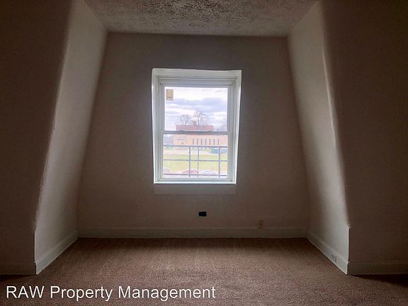 4th image of 341 Forest Ave APT 4