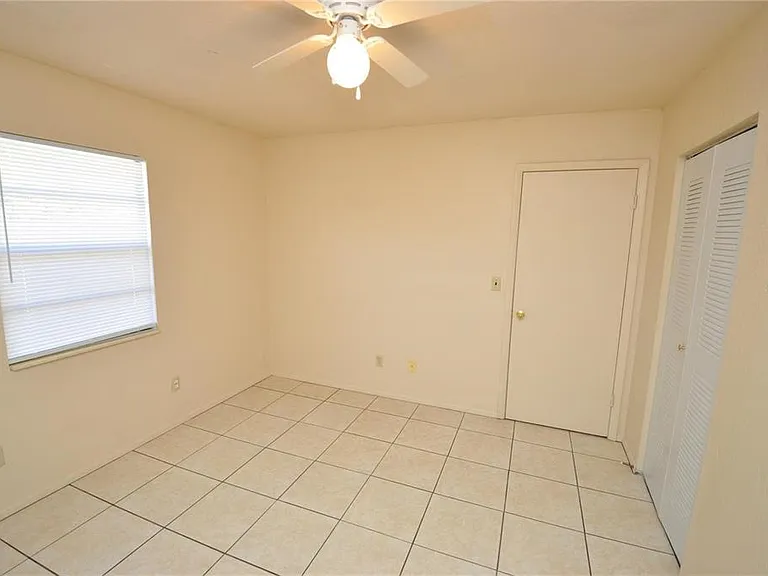 1743 Avenue C NE — Photo 8