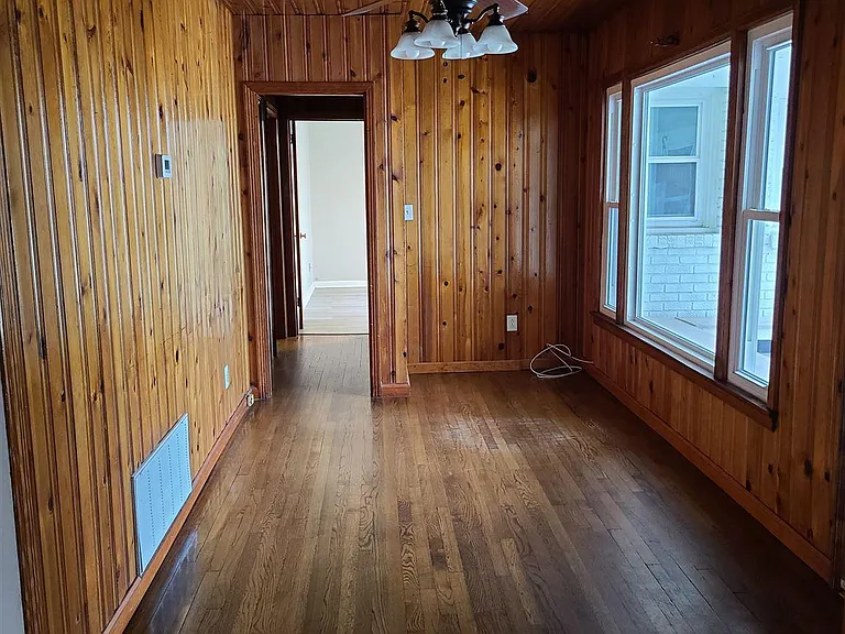 2109 N Spring St — Photo 4
