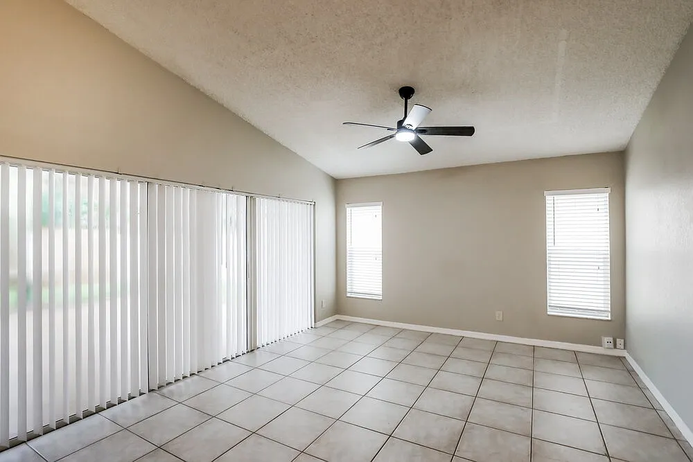 2 bed, 2.0 bath, 1609 sqft, $3,320 — Photo 4