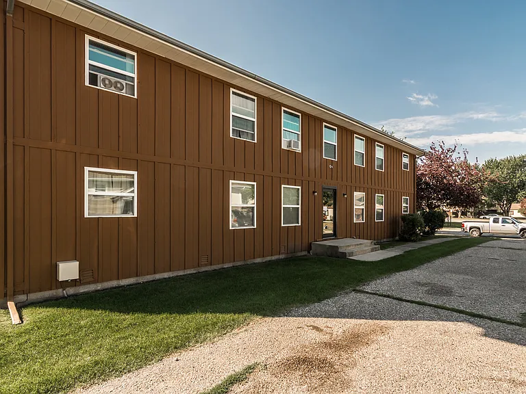 Claremont Apartments — Photo 7