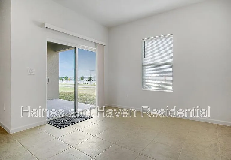 3008 Daffodil Dr — Photo 8