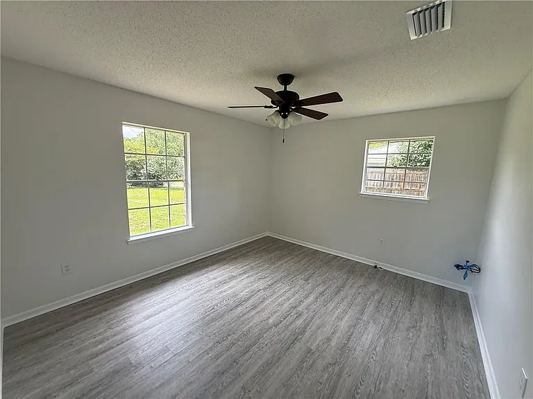 7662 Simmons Dr — Photo 10