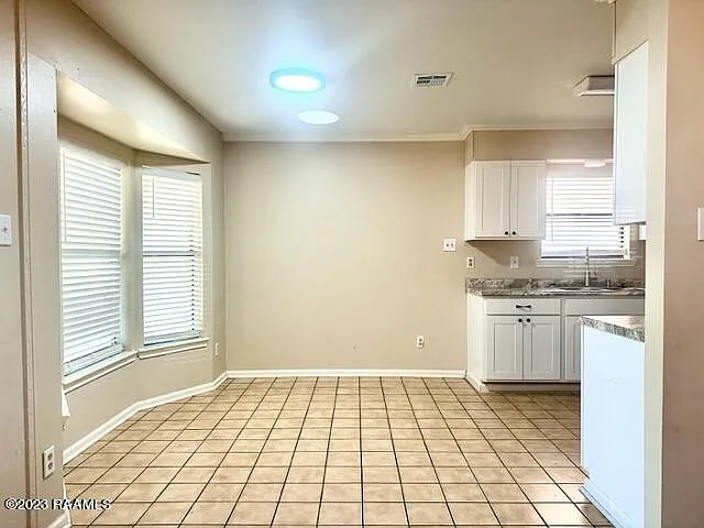 709 Rosedown Ln — Photo 4