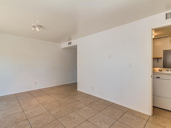 5th image of 933 N Desert Ave