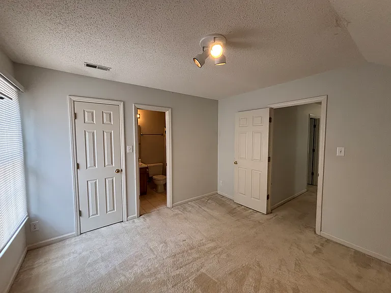 12 Bridgeport Dr — Photo 20