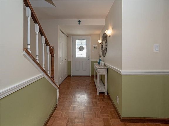 4th image of 318 Parkwood Dr