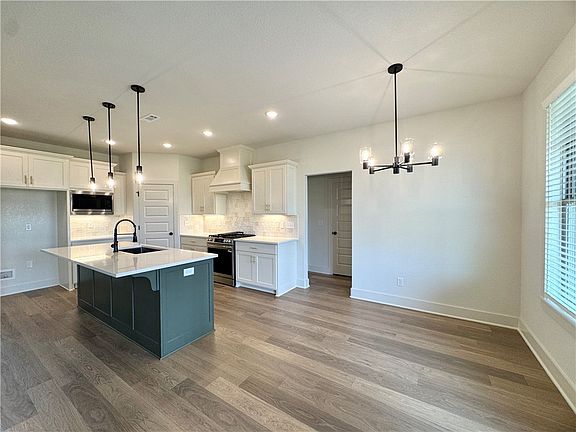 4th image of 2902 SW Little Elm Loop