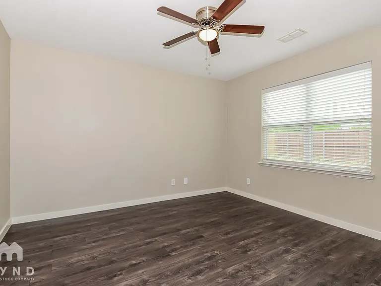4025 Elderberry St — Photo 11