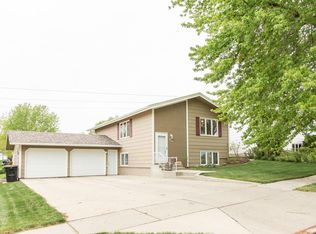 818 N 34th St, Bismarck, ND 58501