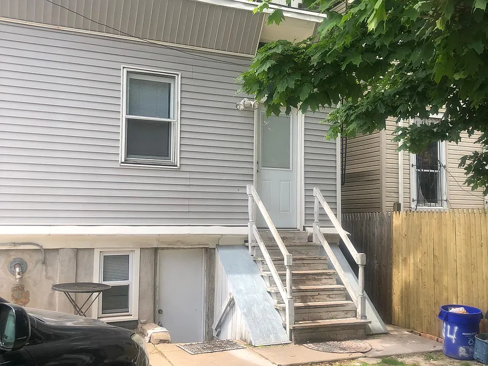 44 Remsen Ave #1