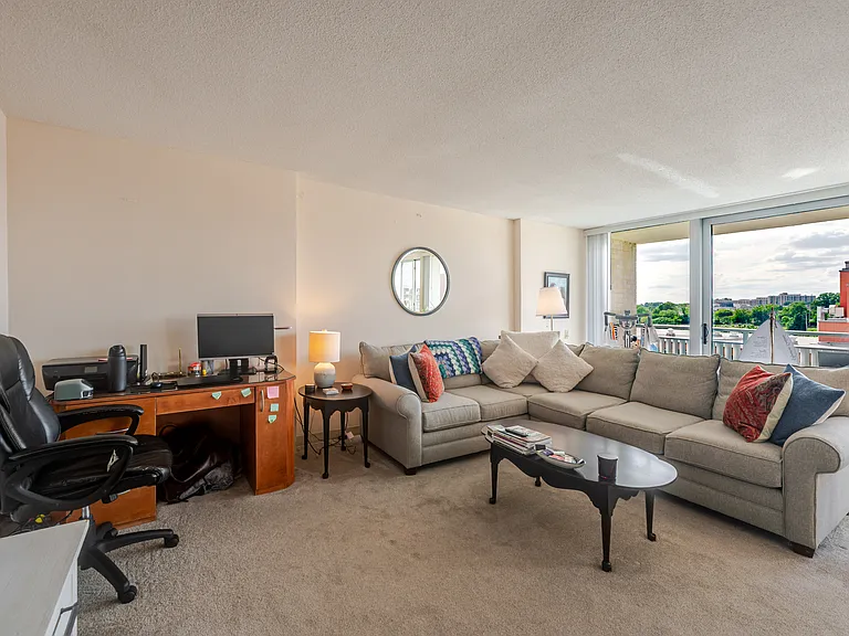 1301 S Arlington Ridge Rd #711 — Photo 2