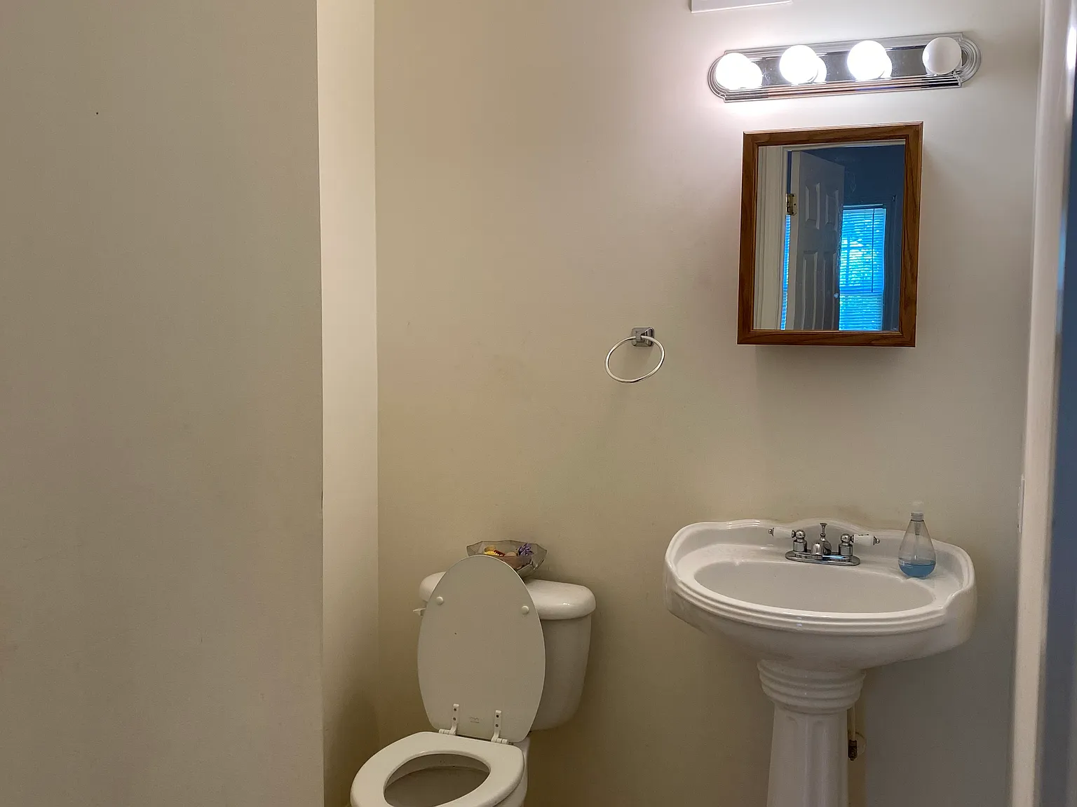 3 bed, 2.5 bath, $1,600 — Photo 4