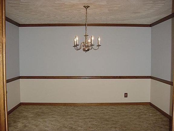 3rd image of 5752 Hillside Dr