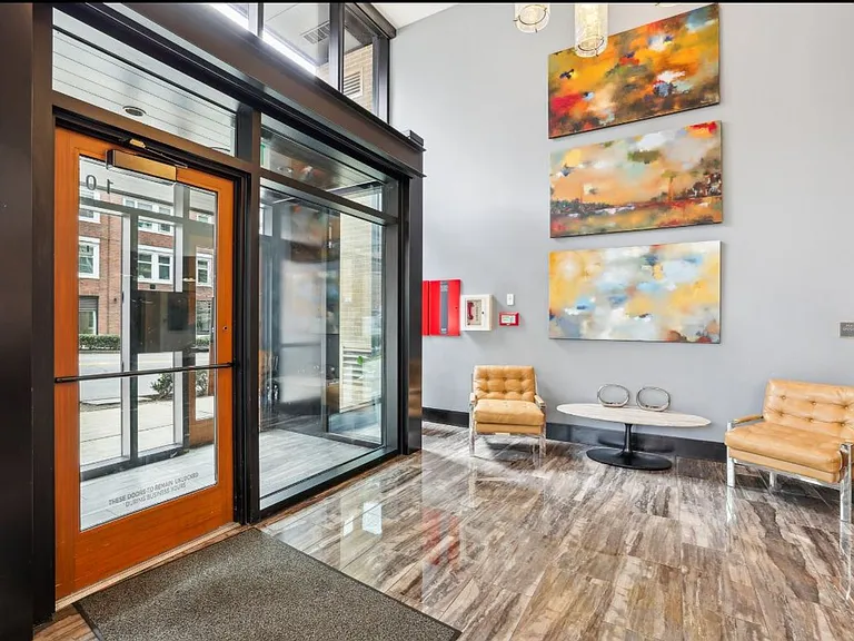Lexington Apartments — Photo 18