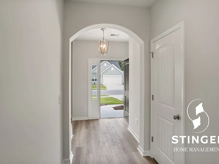 103 Grange Ln — Photo 4