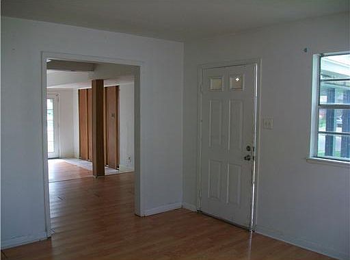 5th image of 3617 Meadowlark Dr