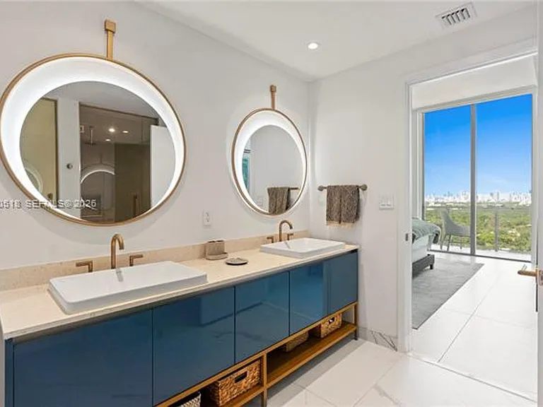 2678 Tigertail Ave #Penthouse CU-4 — Photo 18