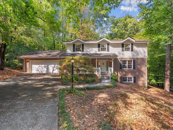 2218 Rocky Face Cir, Dalton, GA 30720