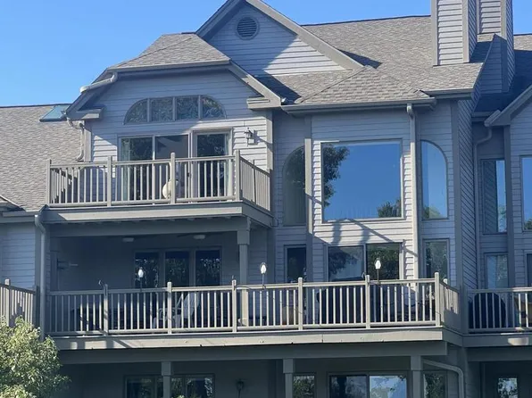 N24W30422 Crystal Springs DRIVE, Pewaukee, WI 53072