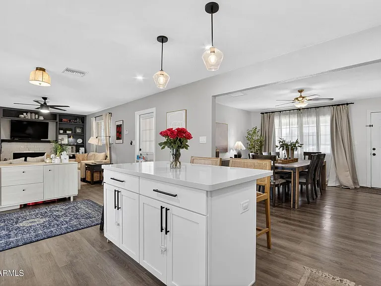 1022 W 13th St — Photo 11