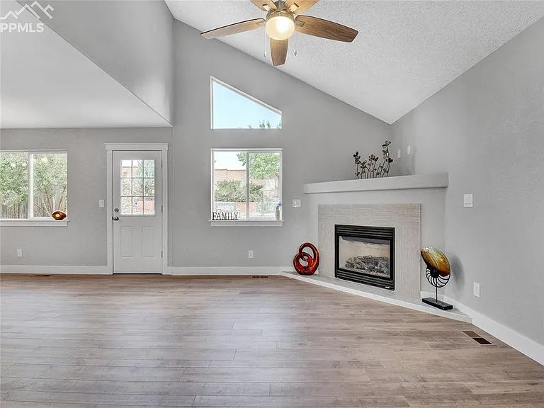 7154 Grand Prairie Dr — Photo 3