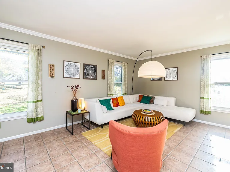517 Summercroft Dr — Photo 4