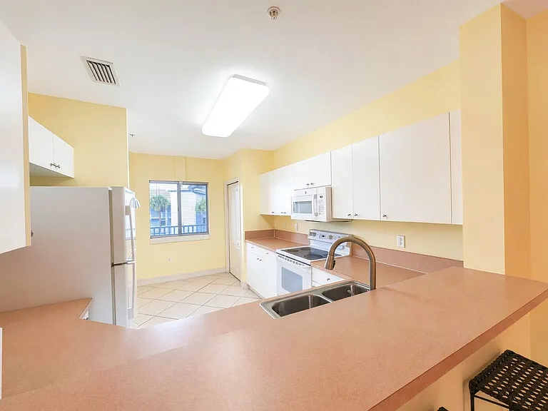 7811 Regal Heron Cir #302 — Photo 7
