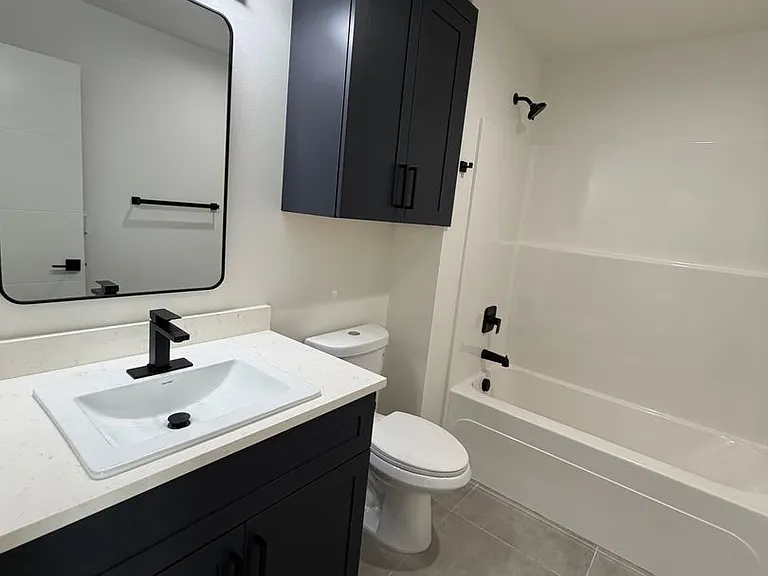 300 Seven Oaks Ln — Photo 32