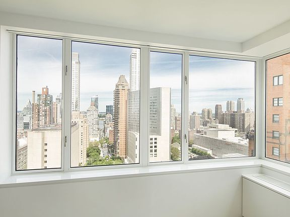 3rd image of 30 W 61st St APT 24D