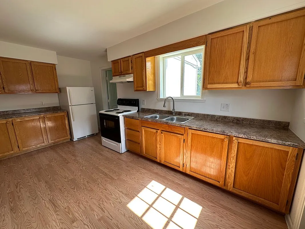2 bed, 1.0 bath, 948 sqft, $1,200 — Photo 4