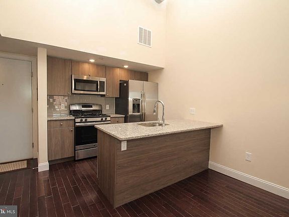 3rd image of 1218 S 8th St #6
