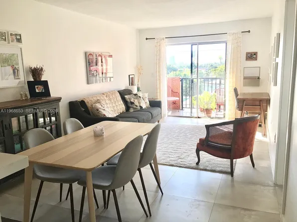 677 SW 9th Ave, Miami, FL