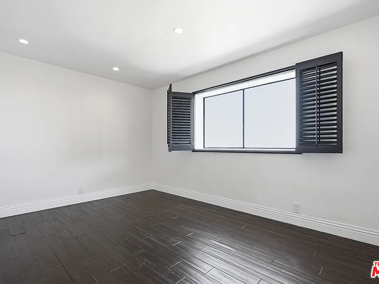 8908 Appian Way — Photo 20