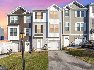 97 Overlook Dr, Hanover, PA 17331