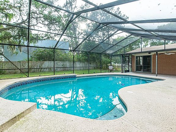 3rd image of 7 Park Terrace Dr