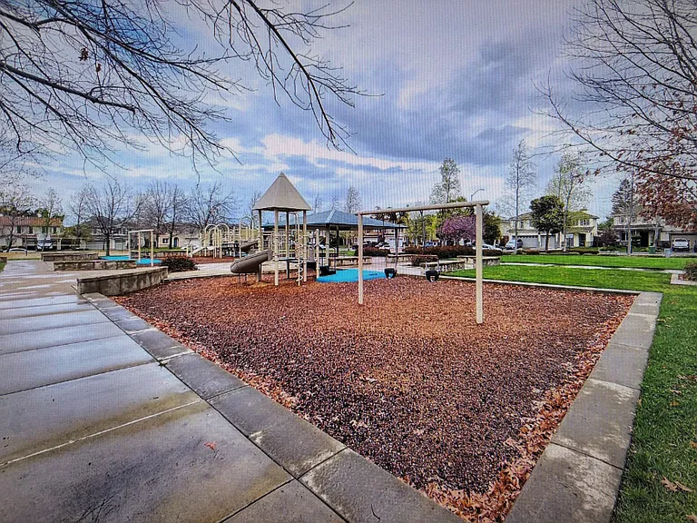 2140 Gibralter Ct — Photo 15