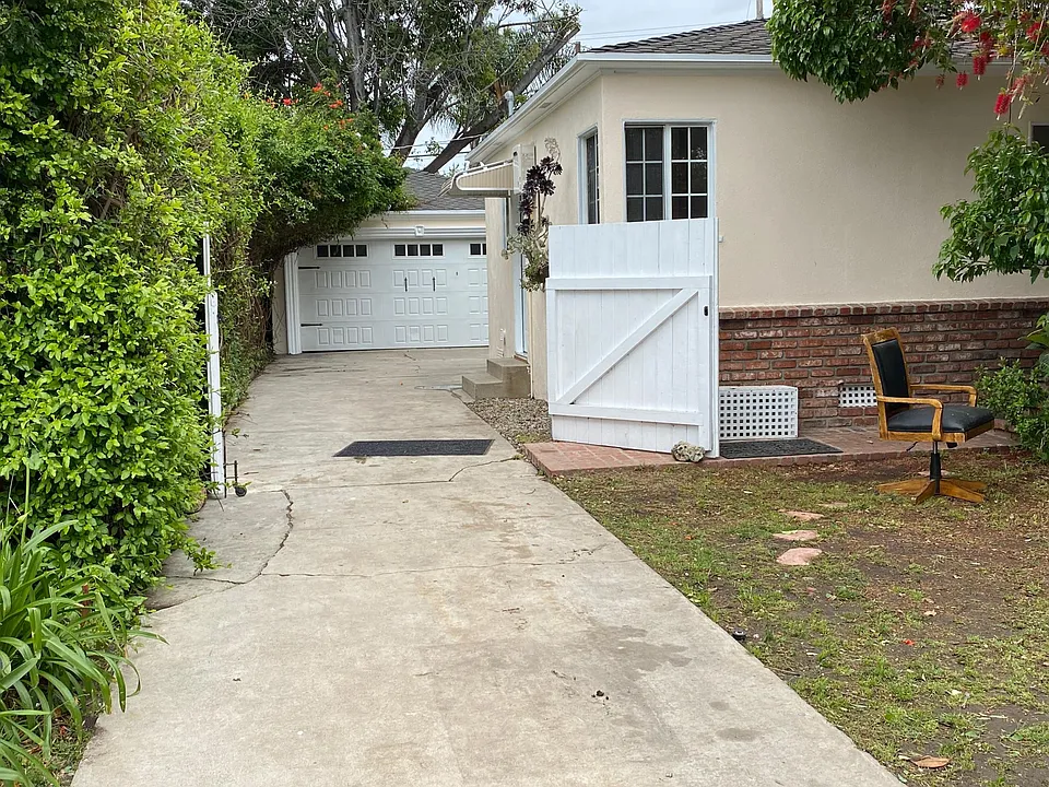 2710 Stoner Ave
