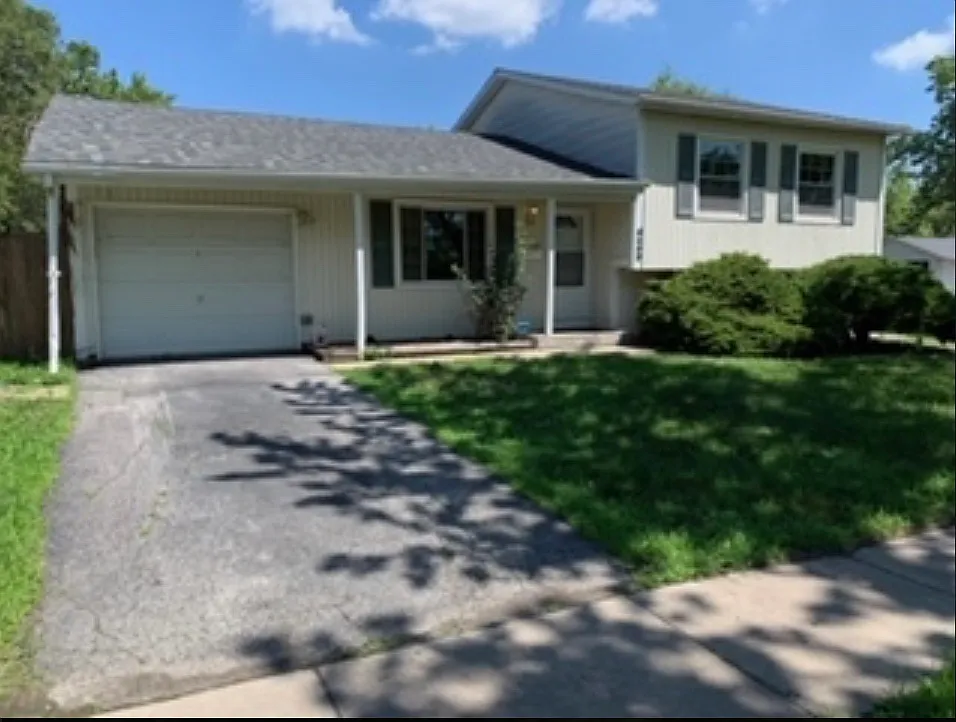 331 Prairie Ave photo 1