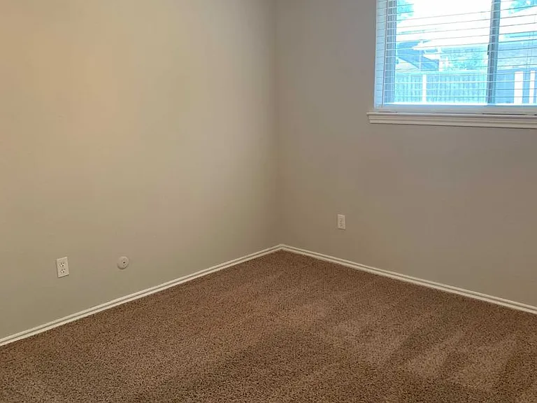 2417 Stone Creek Dr — Photo 7