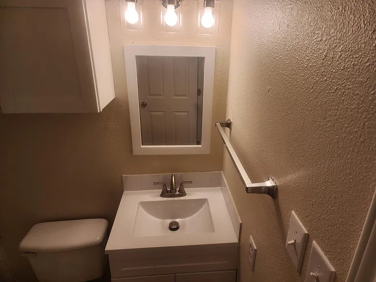 2nd floor full bath 1