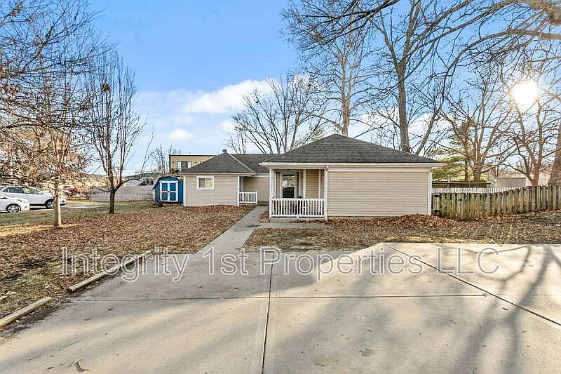 5 bed, 3.5 bath, 1623 sqft, $3,100 — Photo 3