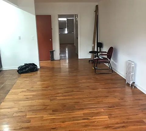 4th image of 37 Jewel St