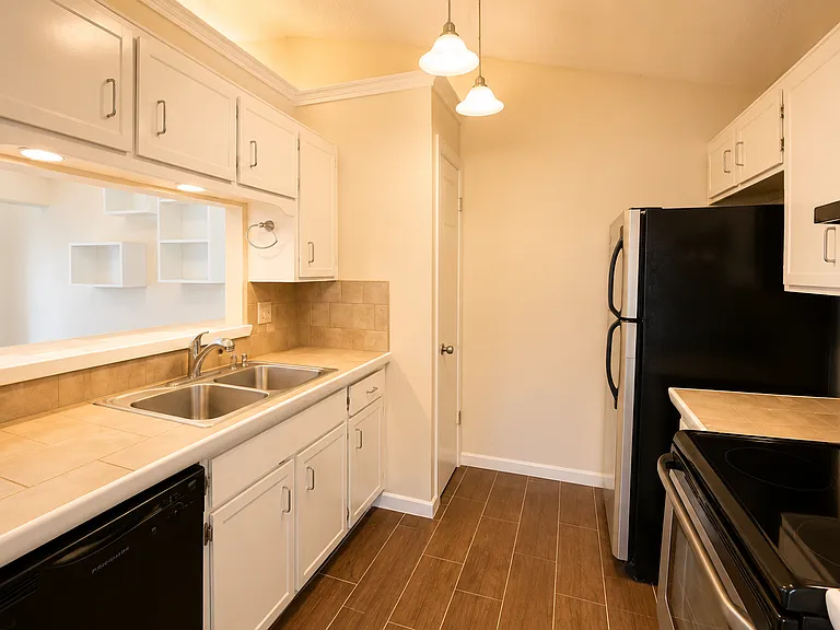 5685 Marathon Pkwy — Photo 3