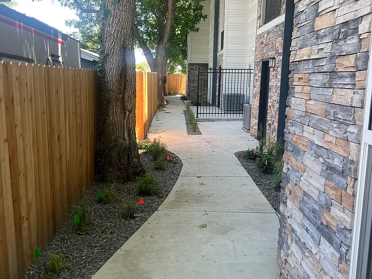 1518 Ingalls St — Photo 6