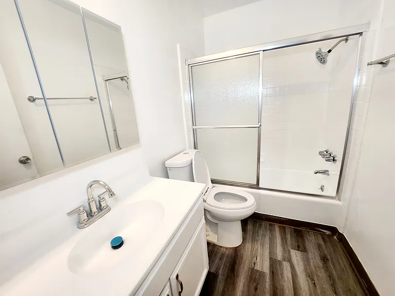 425 N Hobart Blvd — Photo 31