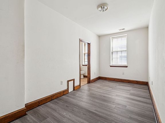 5th image of 5101-21 Walnut St #103